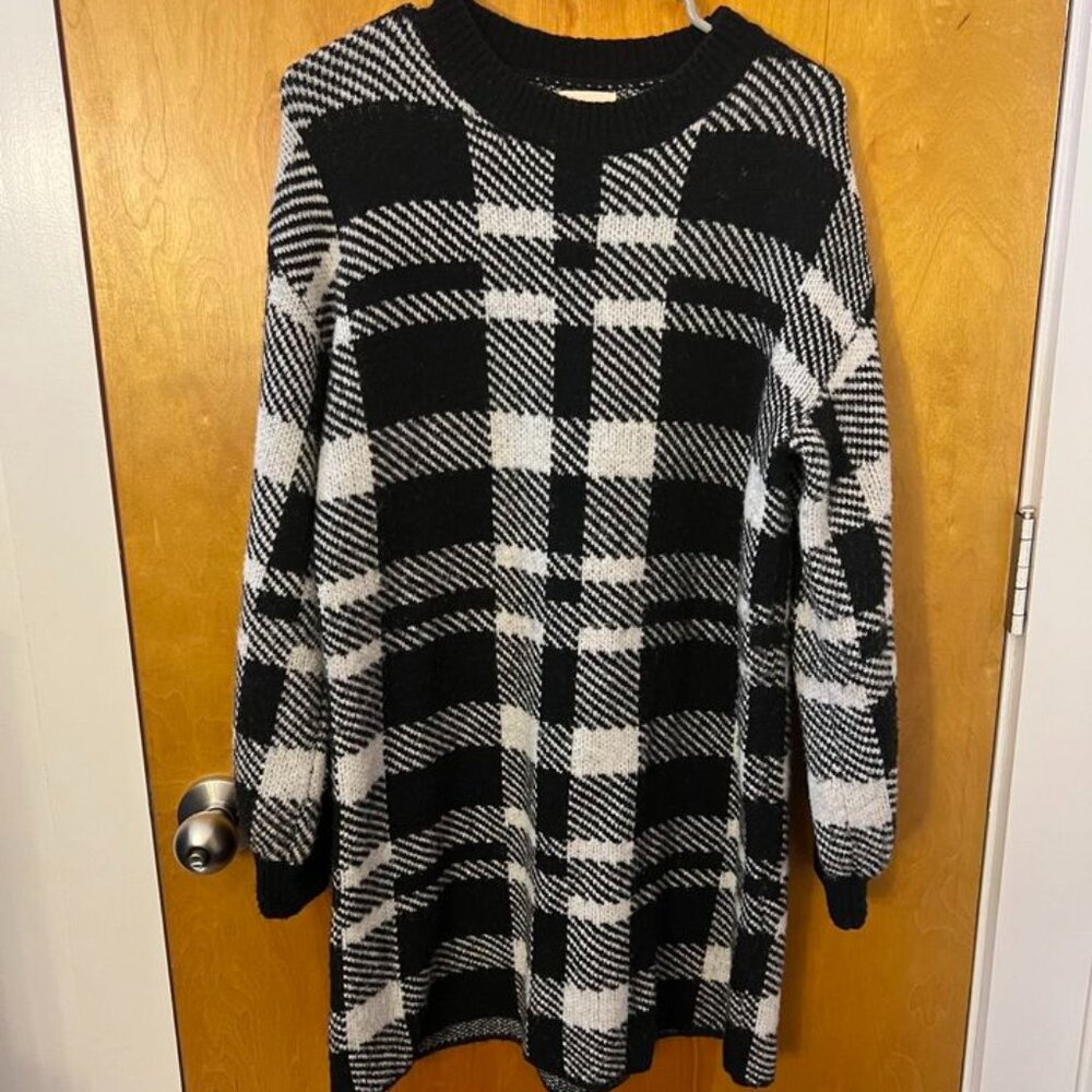 Black/white checkered thick acrylic sweater dress (size S, lightly used)